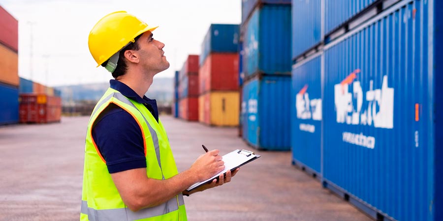 Caso de éxito: cómo una inspección en puerto evitó sobrecostos en la importación de maquinaria usada